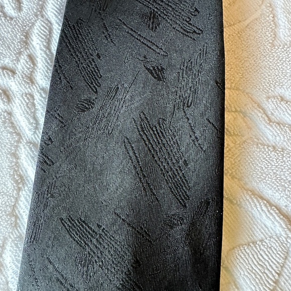 Elegant Black Textured‎ Men's Tie - Picture 5 of 6